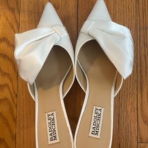 NEW IN BOX! Badgley Mischka Women's Cream Pointed-Toe Heels